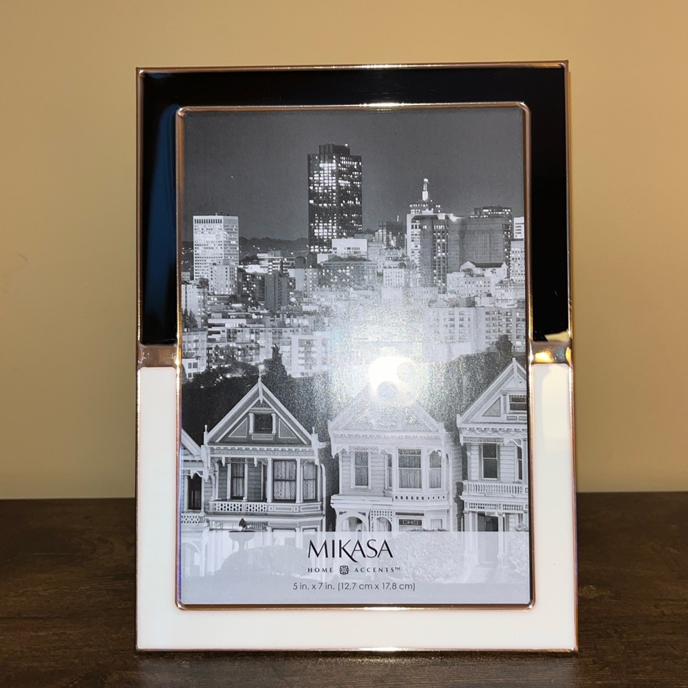 Mikasa Dual-Tone Black and White Frame with Silver Edging